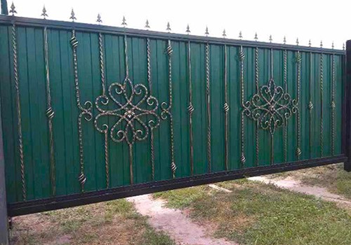 Декорируем забор из профнастила